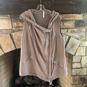 Monoreno Sleeveless Hooded Vest with Zipper Pockets Large